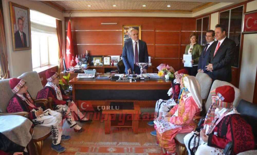 Şampiyon Folklorculardan Kaymakam Kılıç'a Ziyaret