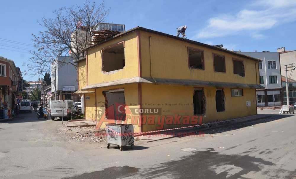 Boşaltılan Muhtarlıklar Yıkılıyor