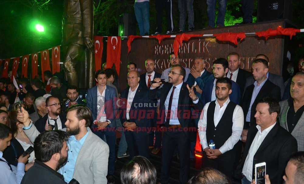 Çorlu'da Ak Parti'den Referandum Kutlaması