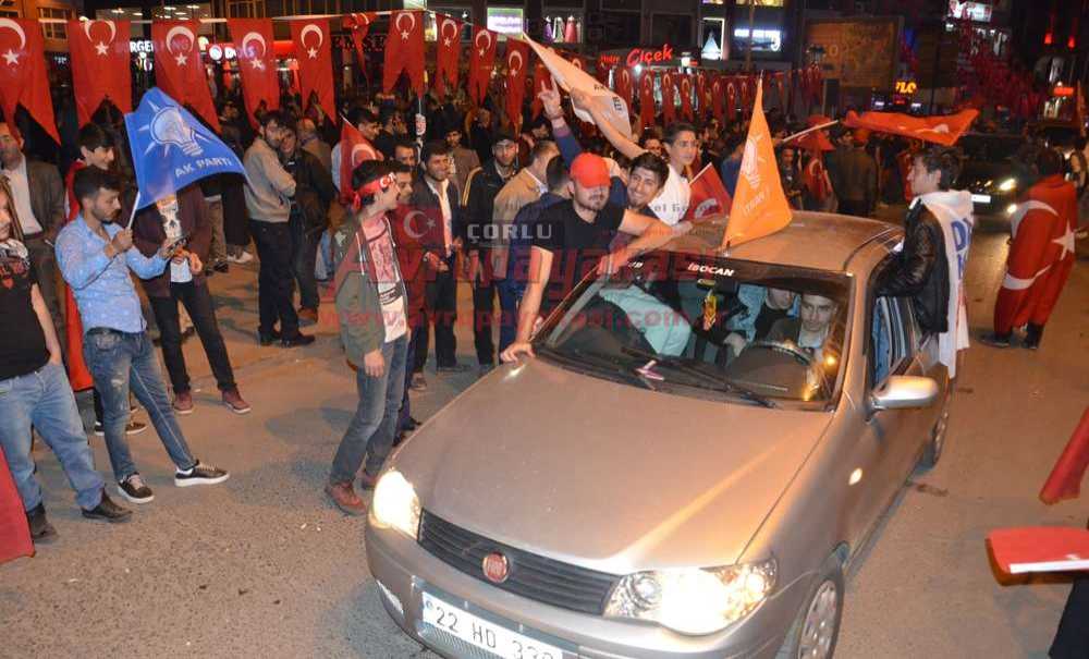 Çorlu'da Ak Parti'den Referandum Kutlaması