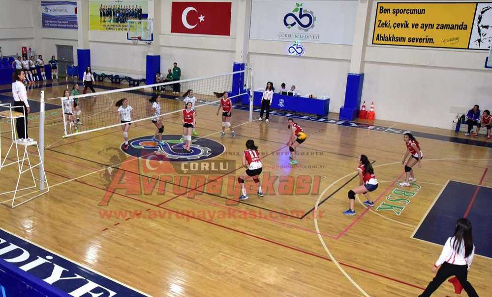 Çbsk'nın Yıldız Kızları Şampiyon Oldu