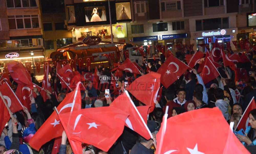 Ak Parti Kutlamasına Katıldı İşten Atıldı