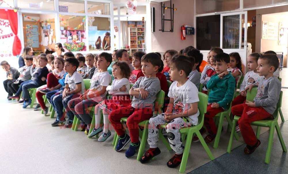 Öğrencilere Geri Dönüşüm Eğitimi