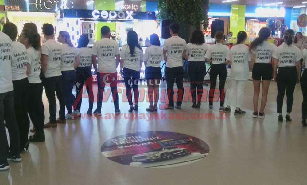 Sağlıkçıya Şiddete Dans Ederek Hayır Dediler