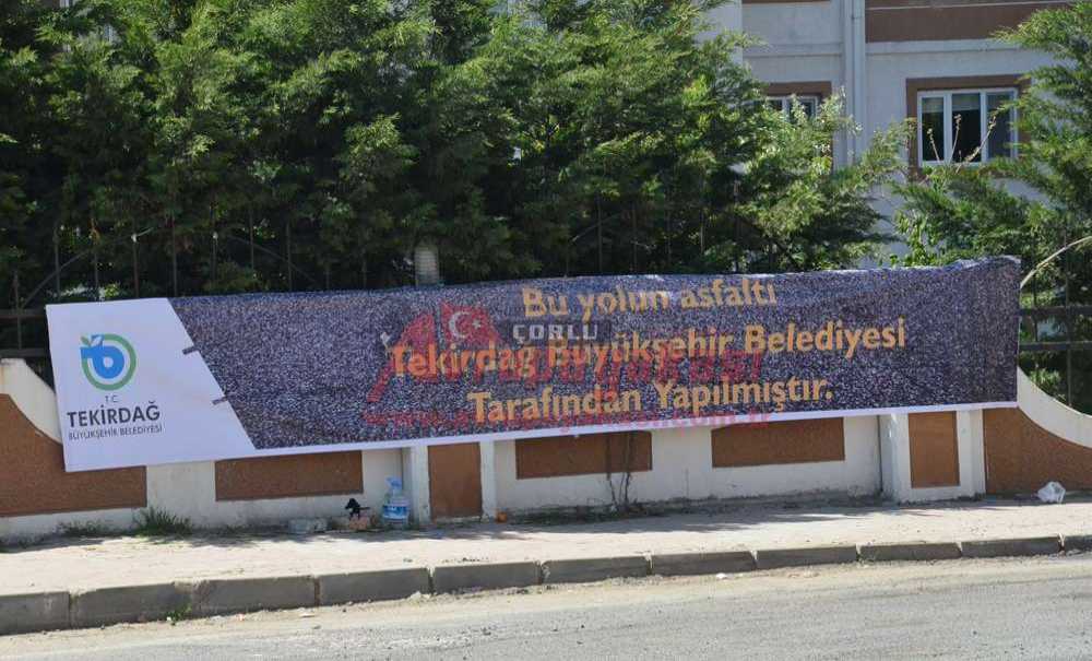 Büyükşehirden Pankartlı Hizmet