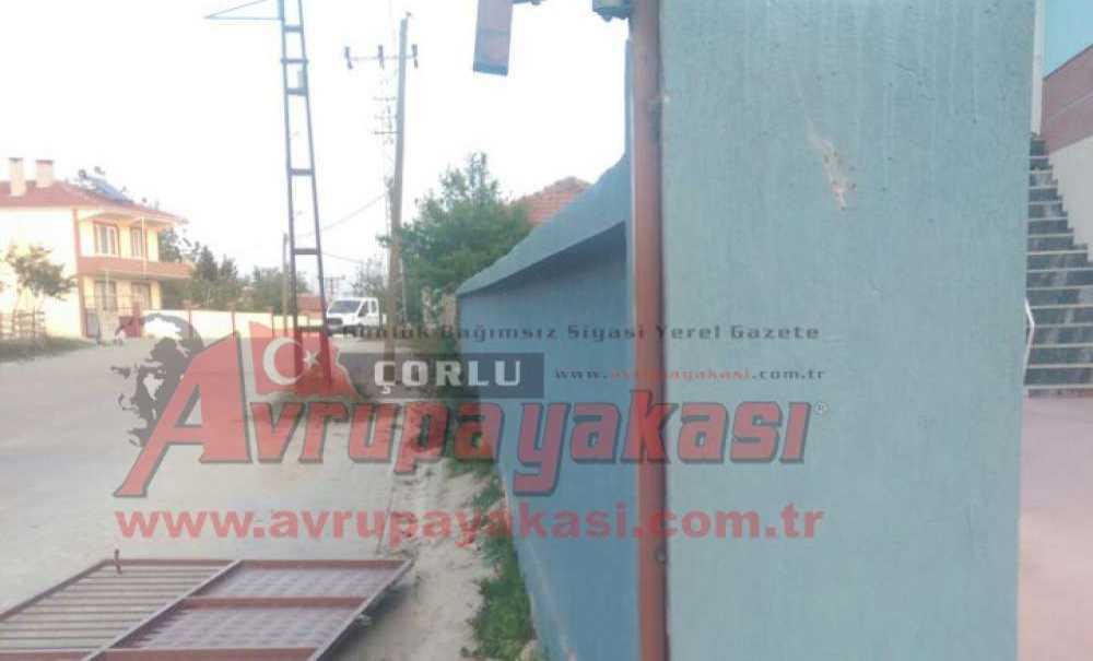 Devrilen Kapı Can Aldı