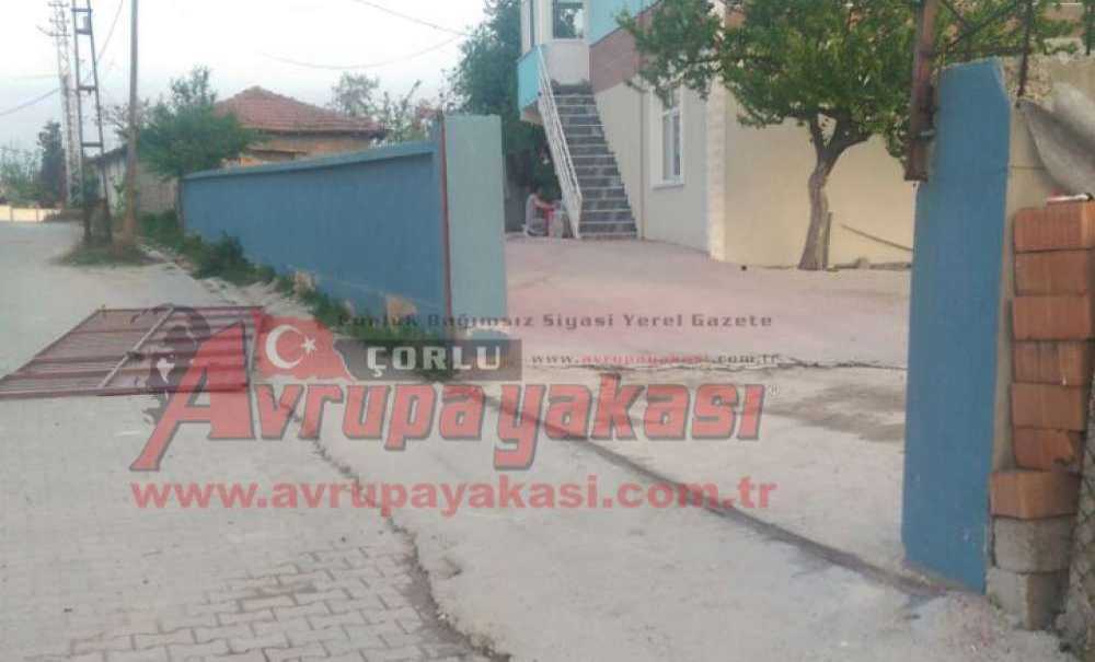 Devrilen Kapı Can Aldı
