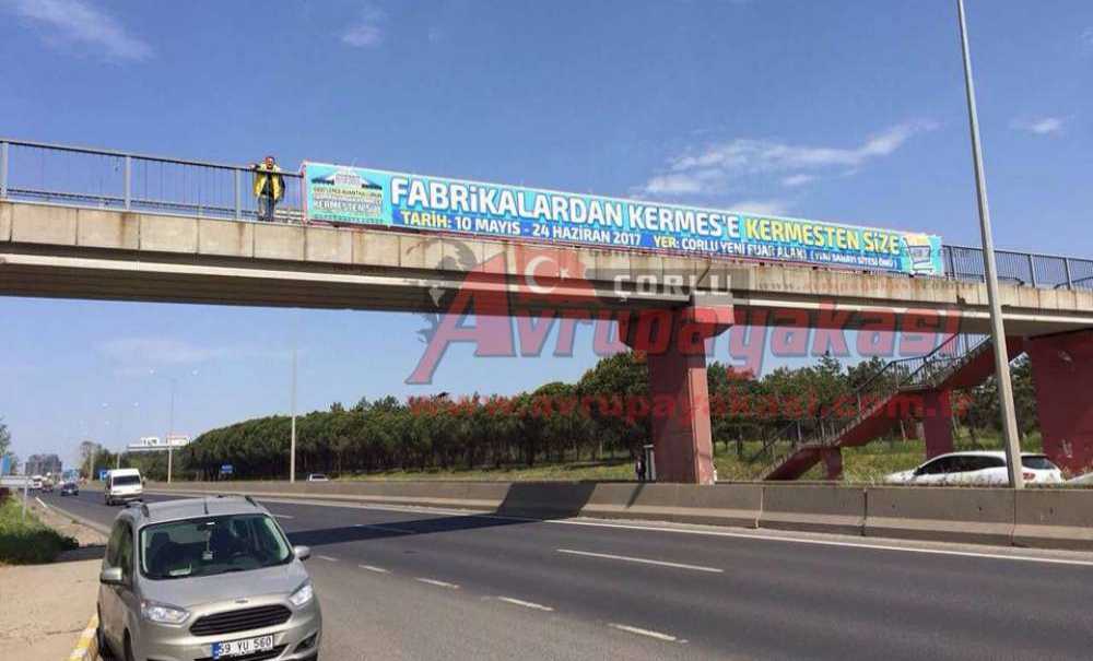 Kermes Afişleri Üst Geçitlerde