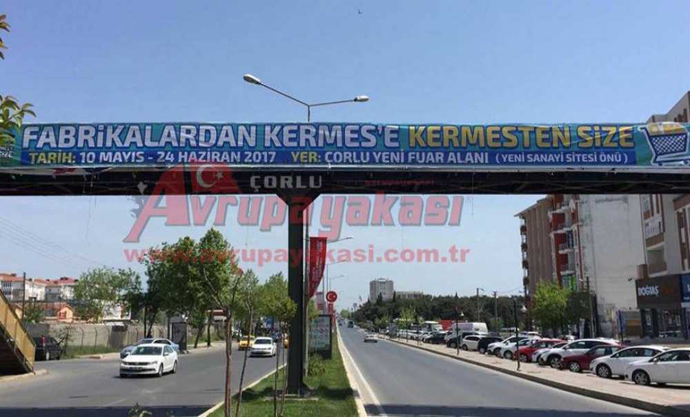 Kermes Afişleri Üst Geçitlerde