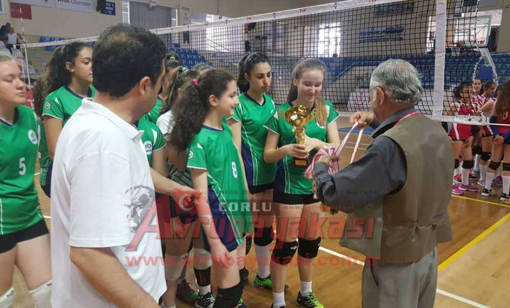 Çorlu'nun Voleybolcuları Marmara Şampiyonu