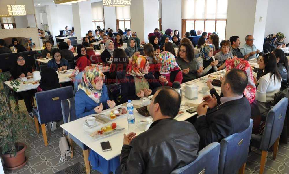 İmam Hatip Ortaokulu Teog Başarısını Kutladı