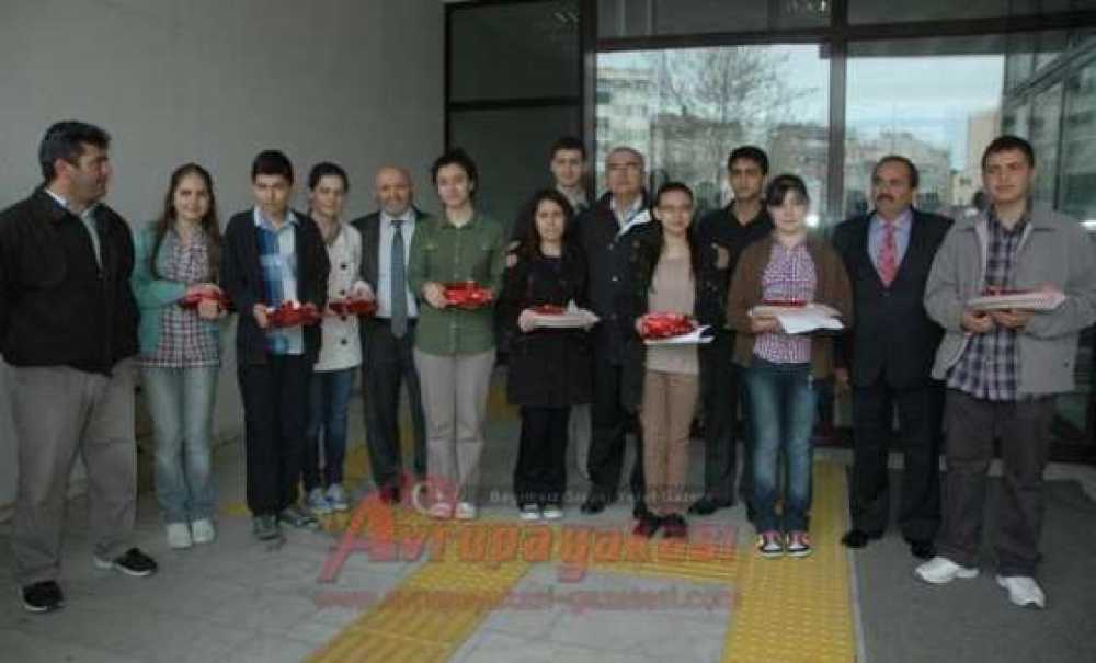 Yarışma Müftülükten Hediyeler Belediyeden