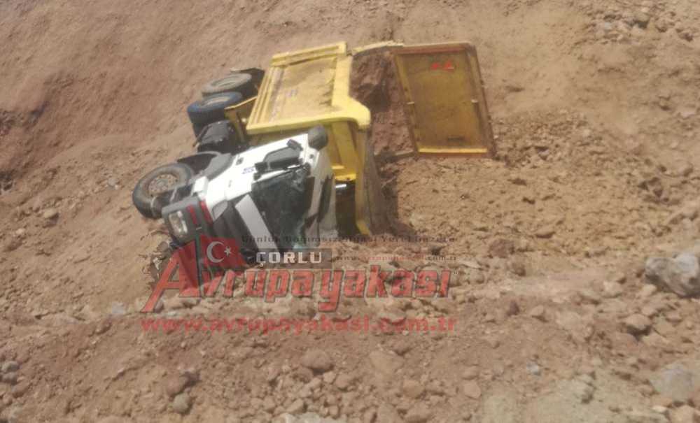 Devrilen Kamyonun Sürücüsü Öldü