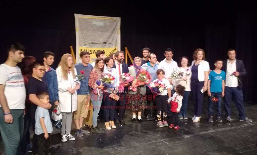 Özel Çocukların Sahnelediği Tiyatro Ayakta Alkışlandı
