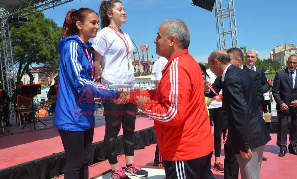 19 Mayıs'a Coşkulu Kutlama