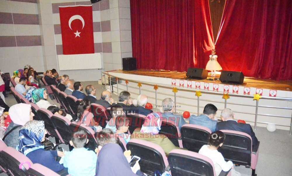 Minik Öğrencilerden Görkemli Yılsonu Gösterisi
