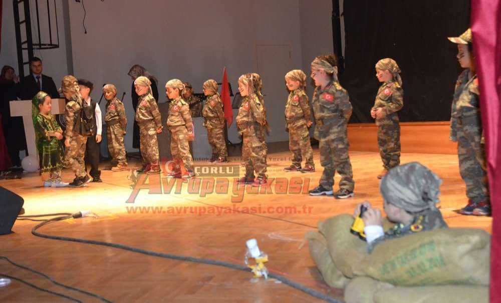 Minik Öğrencilerden Görkemli Yılsonu Gösterisi