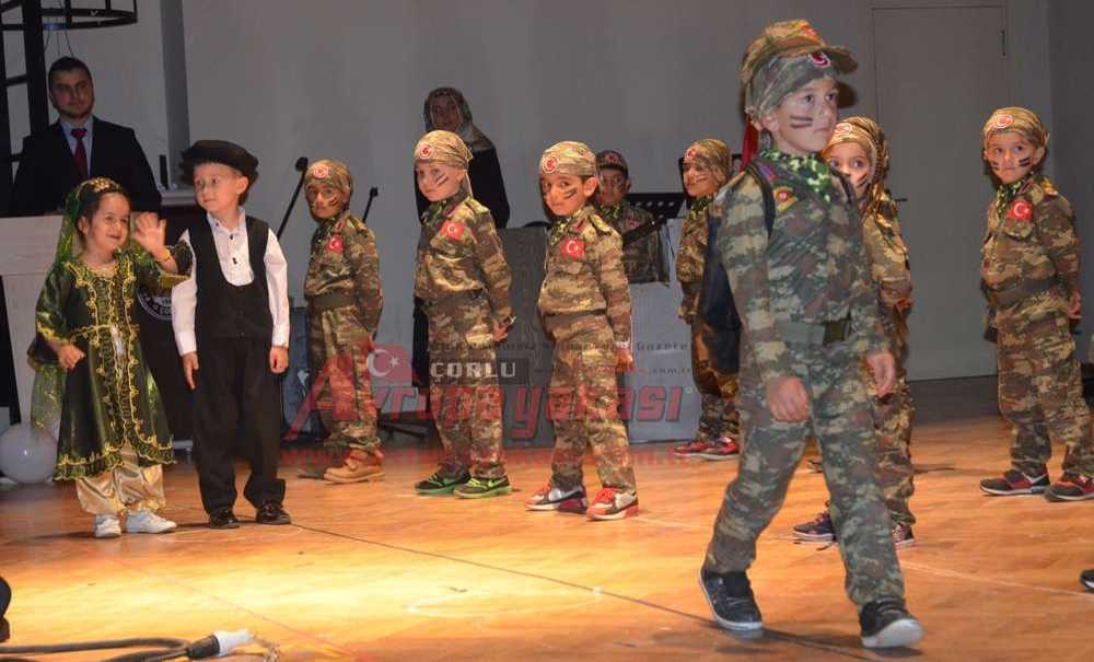 Minik Öğrencilerden Görkemli Yılsonu Gösterisi