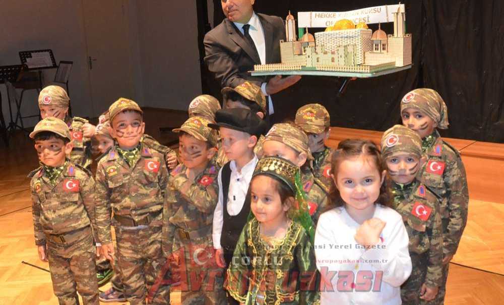 Minik Öğrencilerden Görkemli Yılsonu Gösterisi