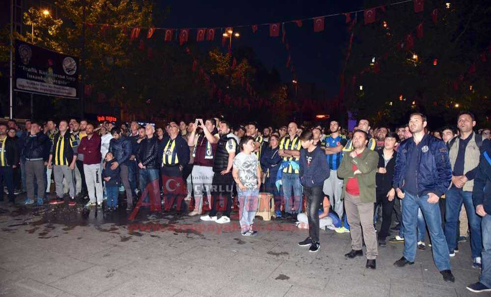 Dev Zafere Dev Ekran