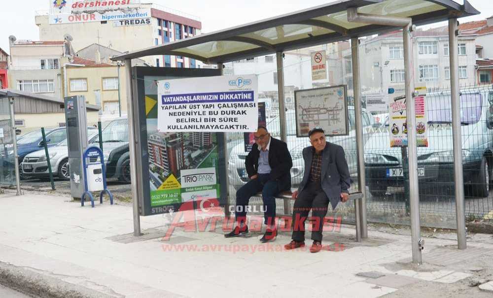 Otobüs Geçmiyor Vatandaş Bekliyor