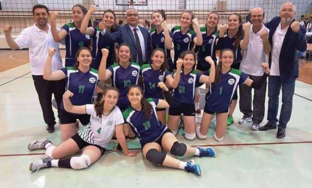 Başkan Albayrak Şampiyon Kızları Kutladı