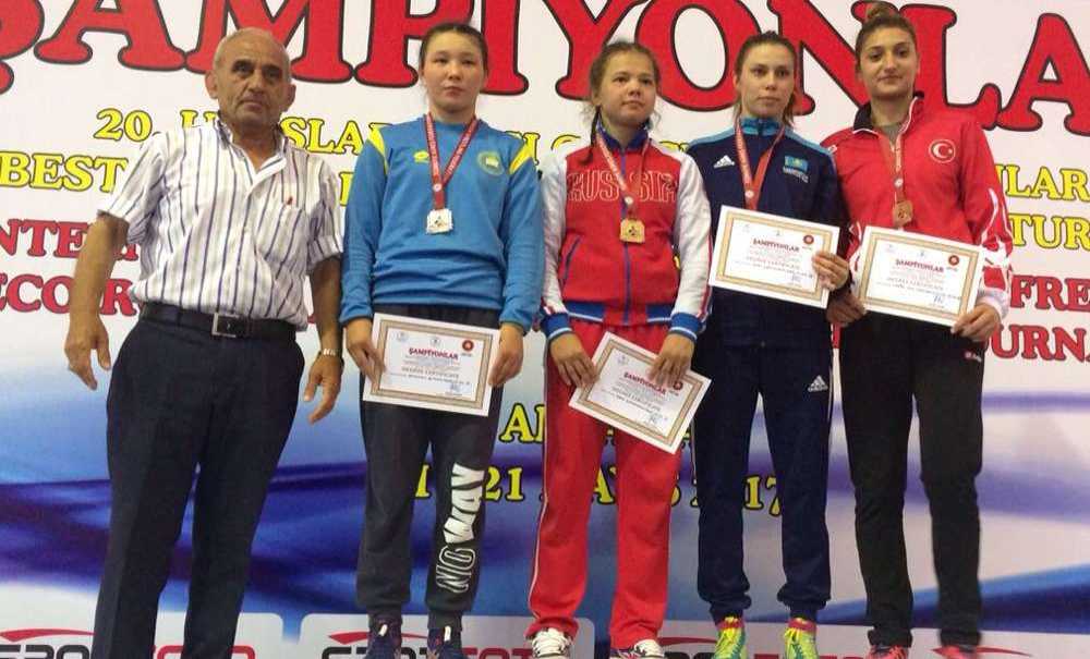 Milli Güreşçiler Başarıya Doymuyor