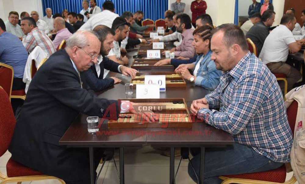 Çorlu'da Tavla Turnuvası Düzenlendi