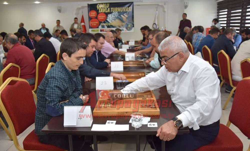 Çorlu'da Tavla Turnuvası Düzenlendi