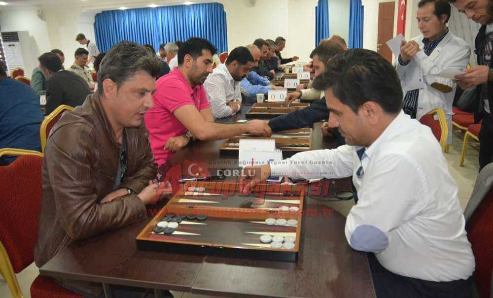 Çorlu'da Tavla Turnuvası Düzenlendi