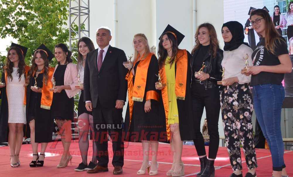 Çorlu Mühendislik Fakültesi'nden Mezuniyet Töreni