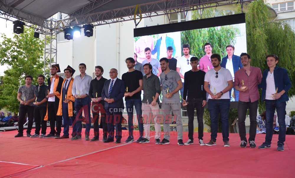 Çorlu Mühendislik Fakültesi'nden Mezuniyet Töreni