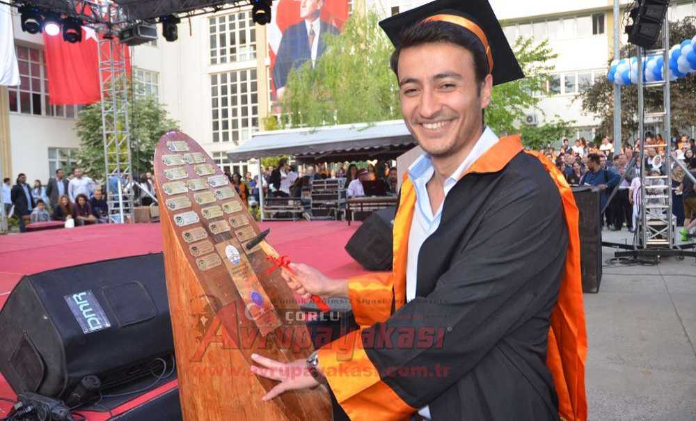 Çorlu Mühendislik Fakültesi'nden Mezuniyet Töreni