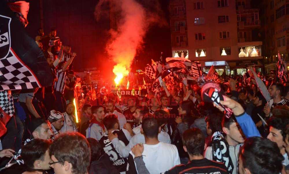 Çorlu'daki Beşiktaşlılardan Şampiyonluk Kutlaması