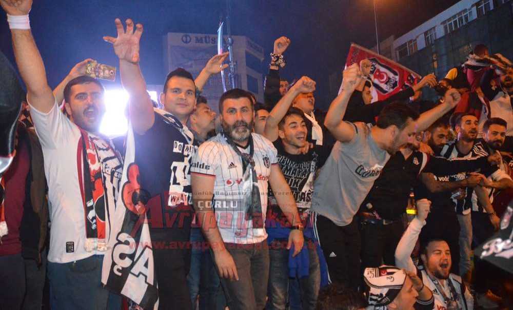 Çorlu'daki Beşiktaşlılardan Şampiyonluk Kutlaması