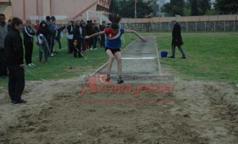 Okullar Arası Puanlı Atletizm Yarışmaları Başladı