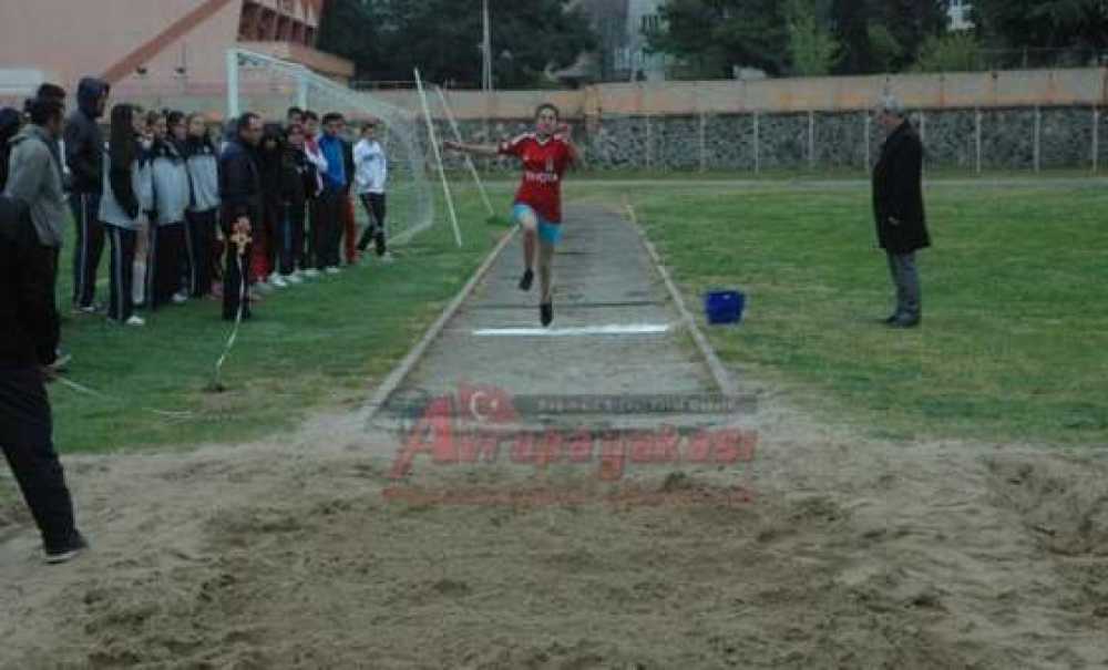 Okullar Arası Puanlı Atletizm Yarışmaları Başladı