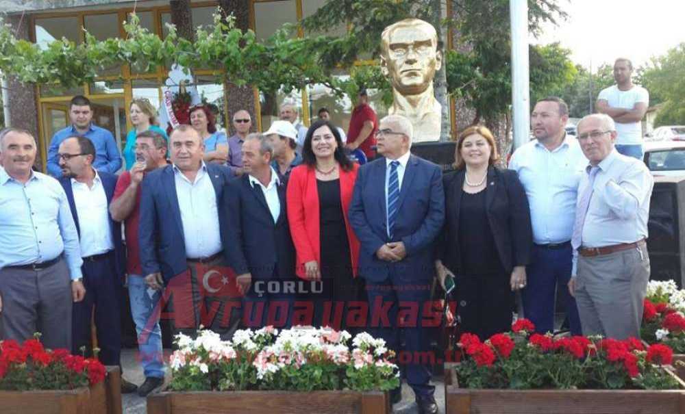 Vatandaş Mahallesine Atatürk Büstü Yaptırdı