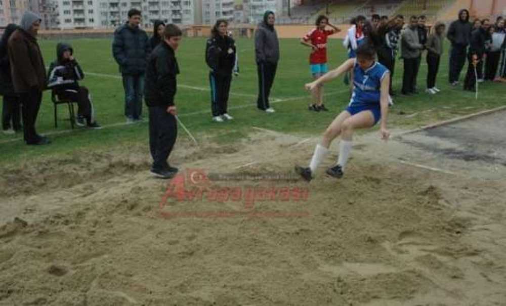 Okullar Arası Puanlı Atletizm Yarışmaları Başladı