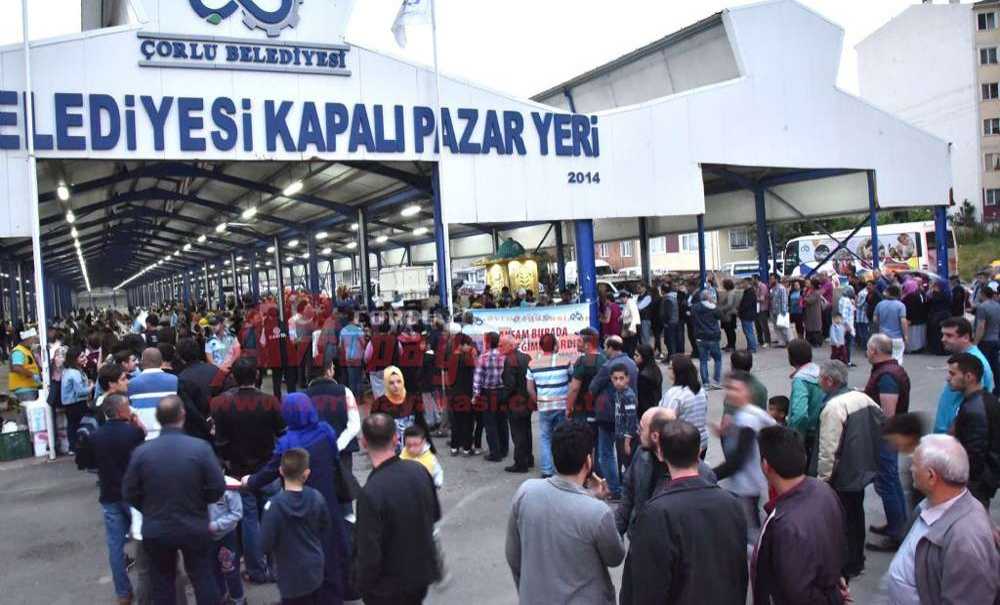Çorlu Belediyesi'nden Kapalı Pazar Yerinde İftar