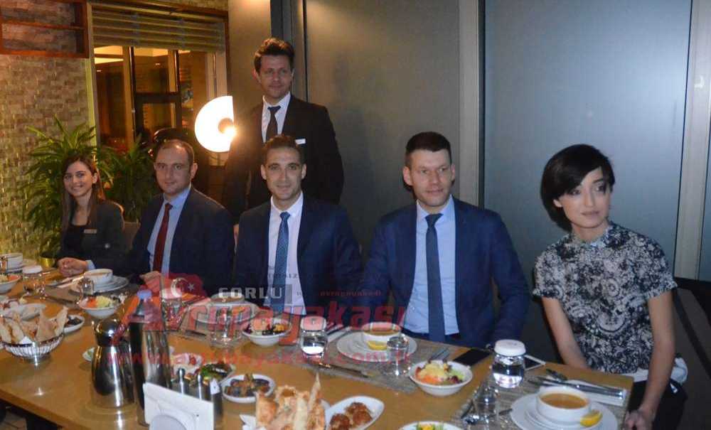 Divan Otel'den Gazetecilere İftar