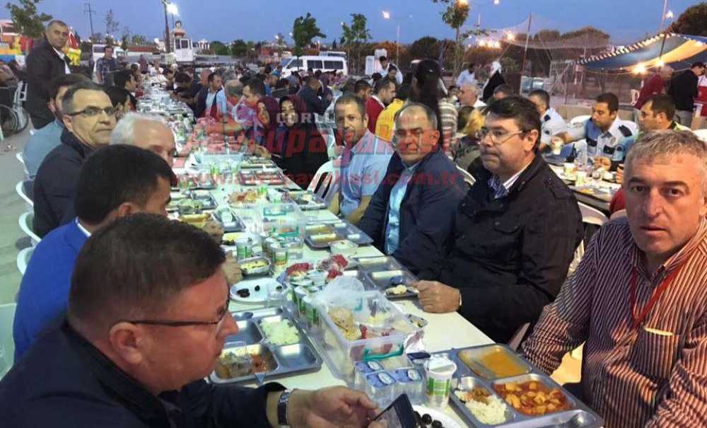 Büyük Çorlu Eğitim Kermesi'nde İftar Yemekleri Veriliyor