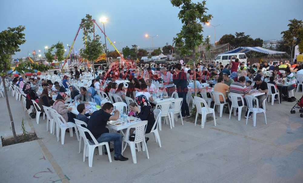 Kermeste İftar Yemekleri Ve Eğlenceler Sürüyor