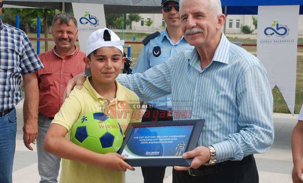 Çorlu'da Atık Cep Telefonu Fırlatma Yarışması Yapıldı