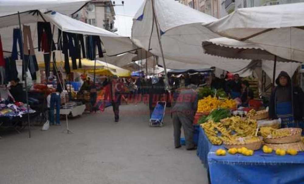 Pazarcı Ve Müşterinin Çürük Domates Kavgası