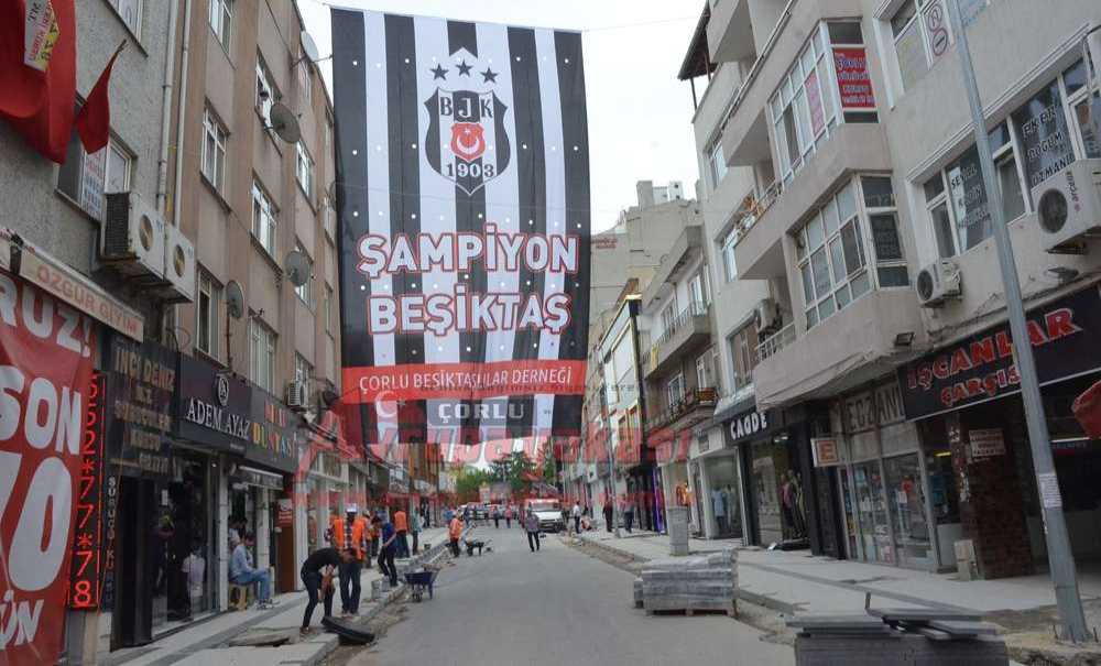 Çorlu Şampiyon Takımın Bayraklarıyla Süslendi