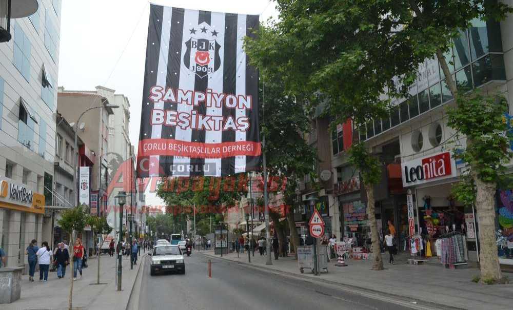 Çorlu Şampiyon Takımın Bayraklarıyla Süslendi