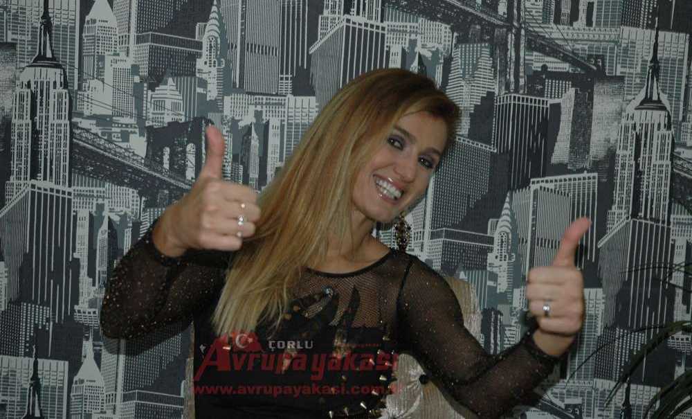 Tuğba Özay Çorlu'da Konser Verecek