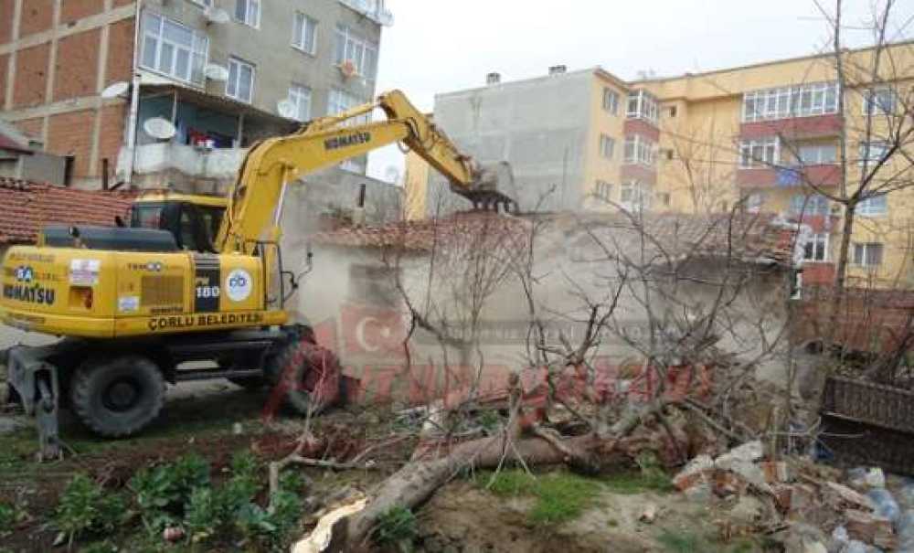 Metruk Binalar Yıkılıyor