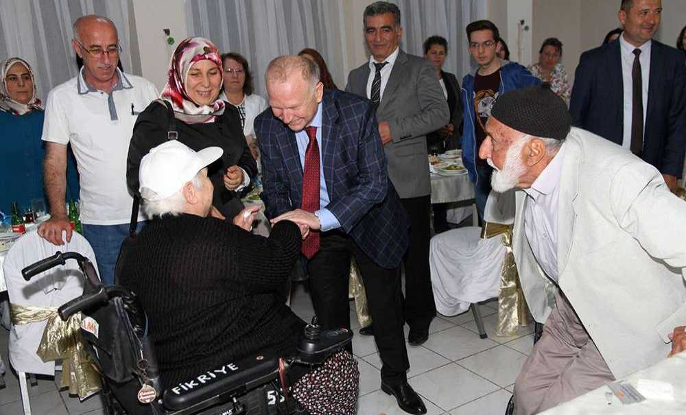Vali Ceylan Huzurevi Sakinleri Ile İftarda Buluştu